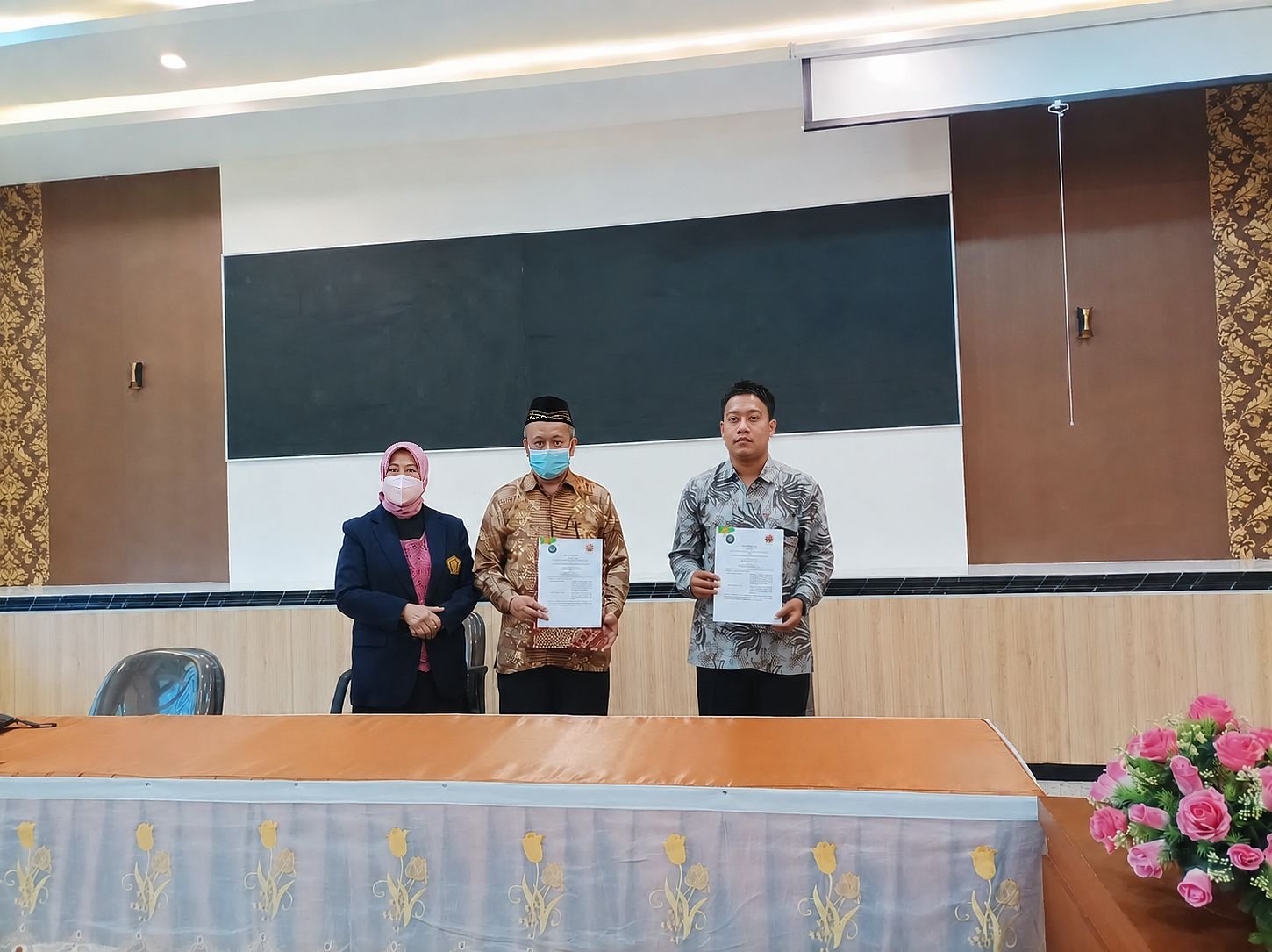 Penandatanganan MOU Lembaga Pemeriksa Halal Lentera Halal Gantari dengan UPT Laboratorium Sentral Ilmu Hayati UB